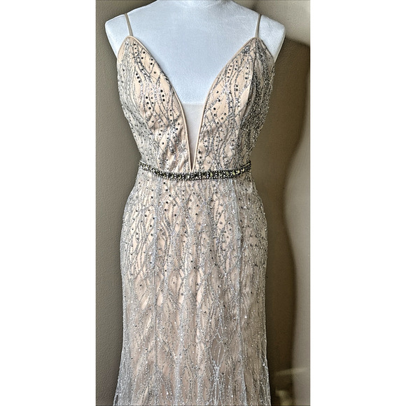 Jovani Nude Silver Beaded Plunge Evening Gown Formal Dress Size 8 - Picture 2 of 11
